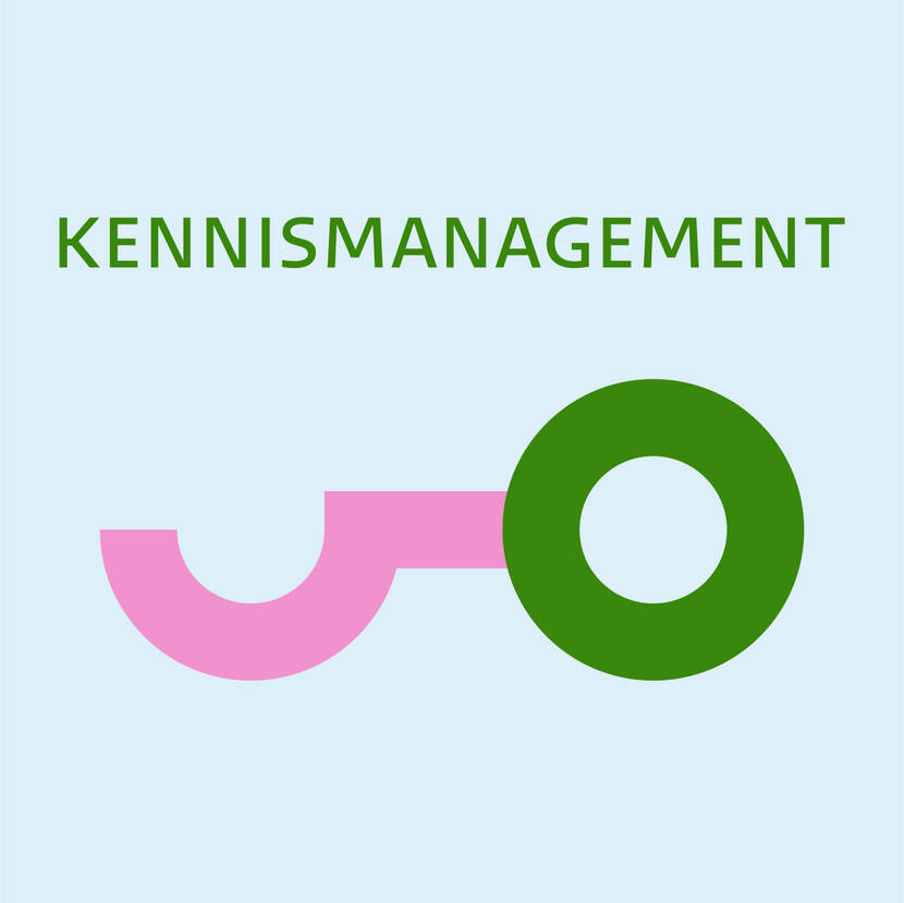 Icoon Maand van de Digitale Fitheid voor pijler kennismanagement in beeld tekst 'Kennismanagement'